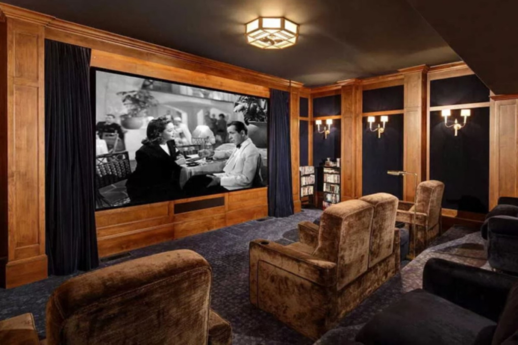 Частный кинозал Дуэйна «Скалы» Джонсона