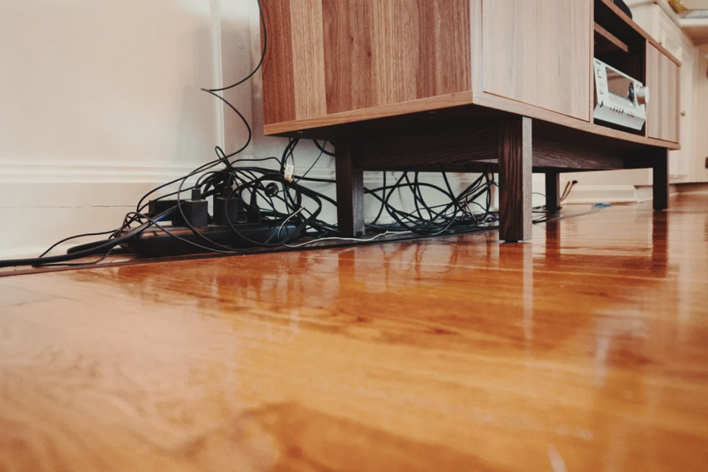 Провода в доме