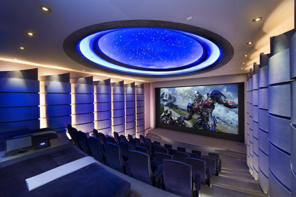 Частный кинозал Майкла Бэя