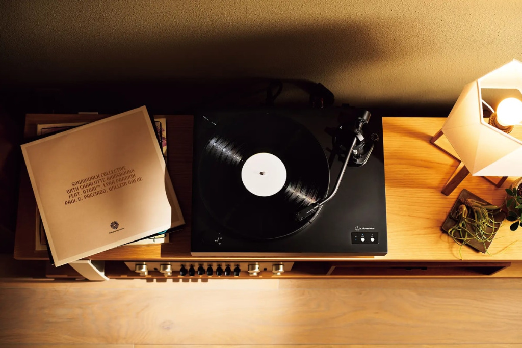 Виниловый проигрыватель