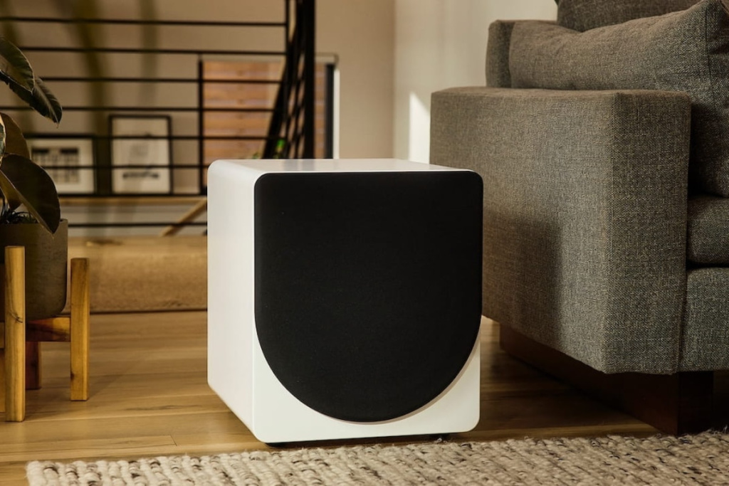 Расположение сабвуфера в квартире