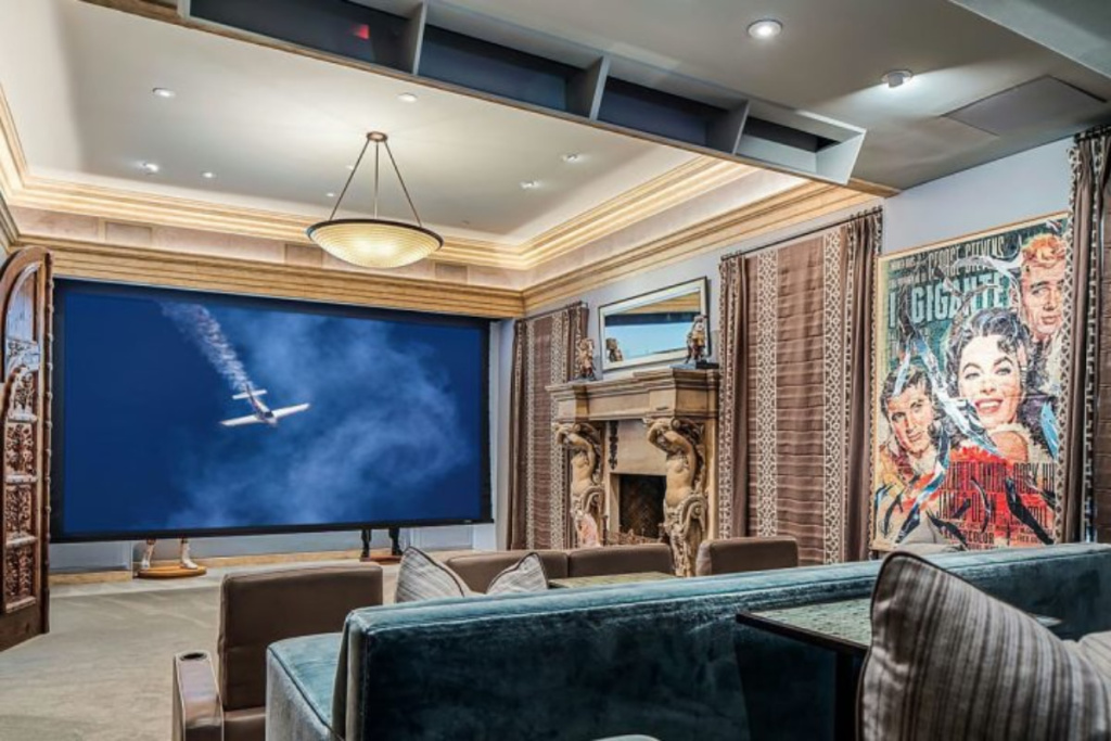 Частный кинозал Адель