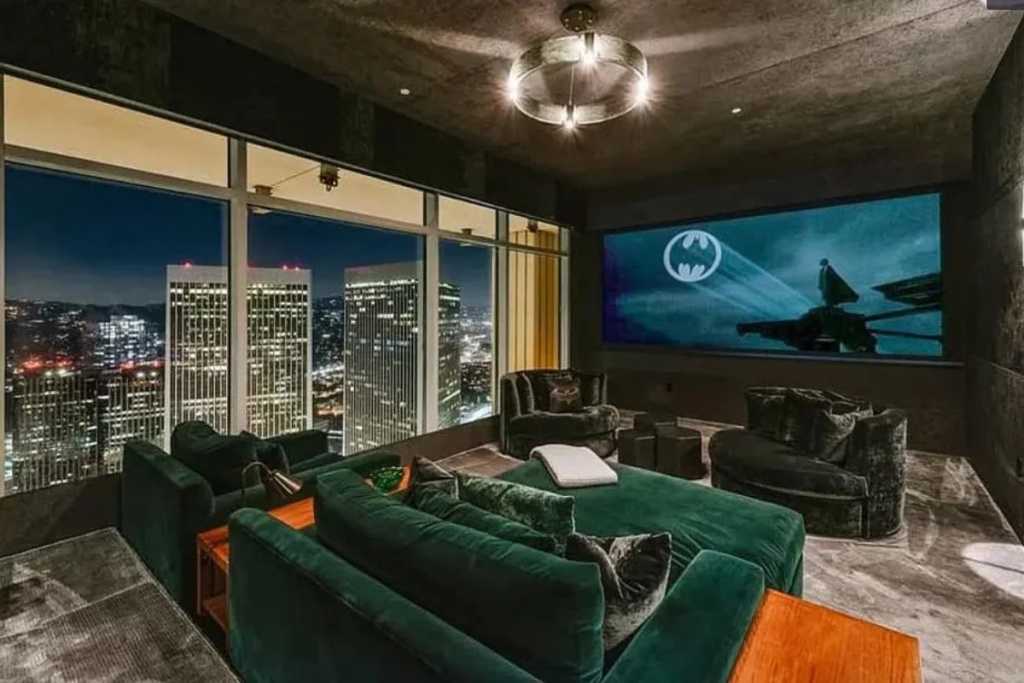 Домашний кинотеатр Мэттью Перри